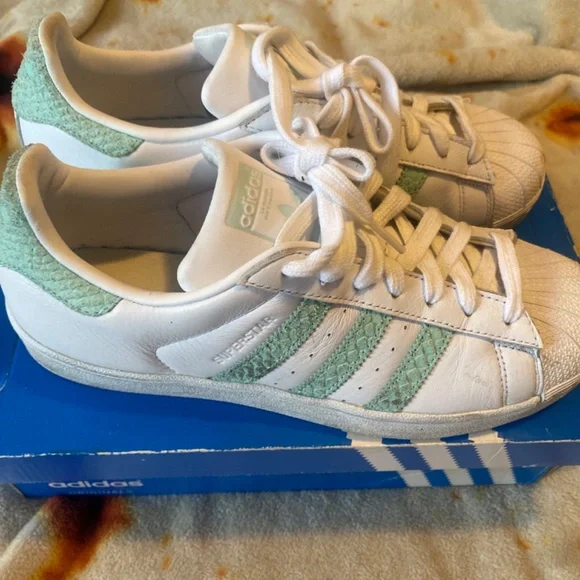 Adidas - Picture 2 of 3